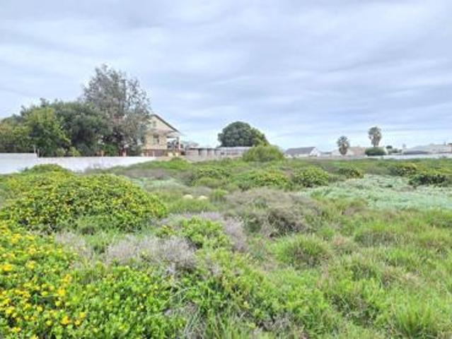 924 m² Land available in Country Club