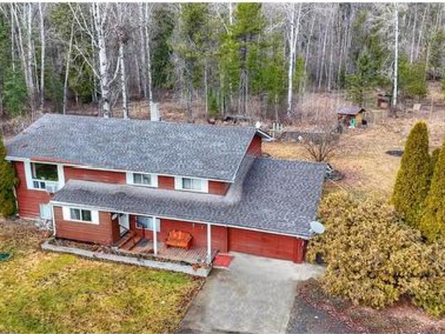 9250 Highway 3 & 95, Yahk, BC, V0B 2P0 house for sale | Listing ID 10379 | Royal LePage
