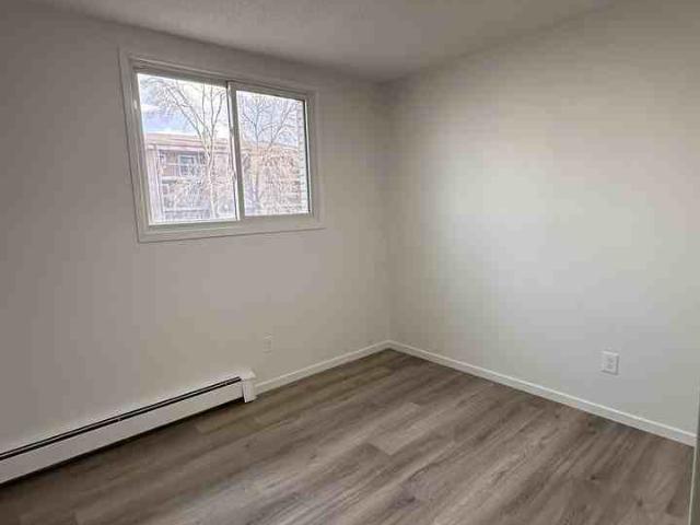 925 Chancellor 1 Bedroom Apartment for Rent at 925 Chancellor Dr, Winnipeg, MB R3T 2J9 Montcalm