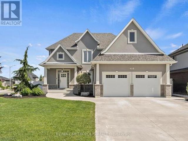 925 Lakewood Crescent, Lakeshore, ON, N8L 1G6 house for sale | Listing ID X13242 | Royal LePage
