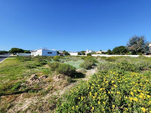 925 m² Land available in Country Club