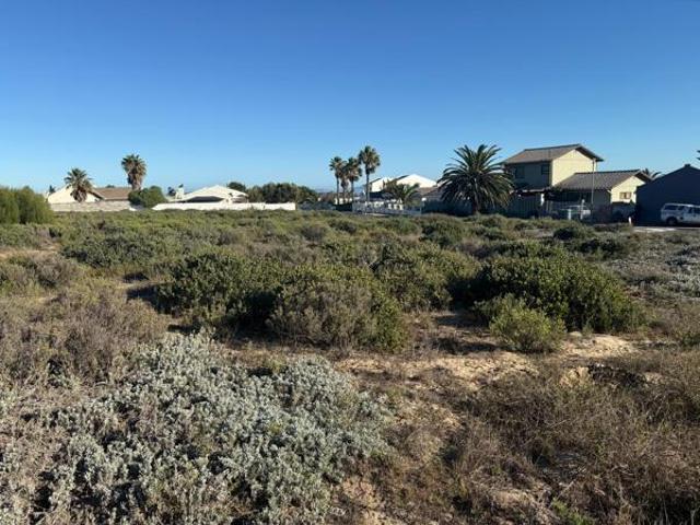 925 m² Land available in Country Club