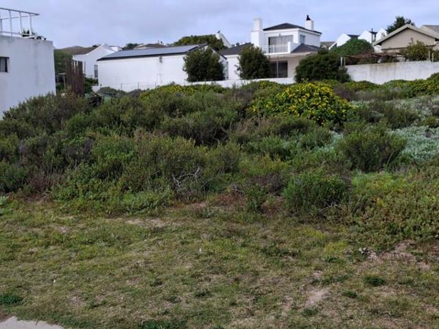 925 m² Land available in Country Club