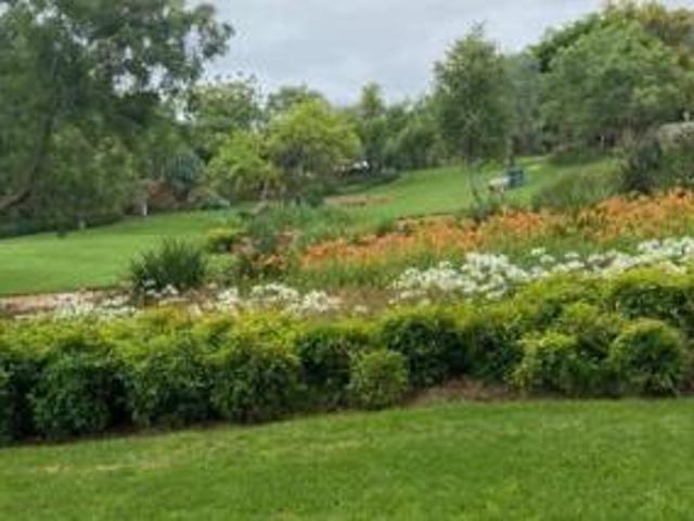 925 m² Land available in Kosmos Ridge Estate