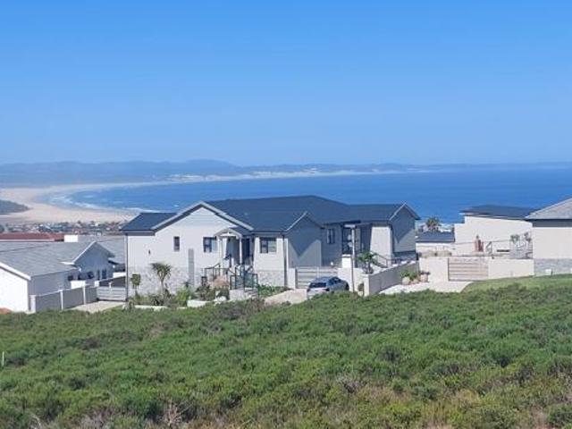 927 m² Land available in Jeffreys Bay Central