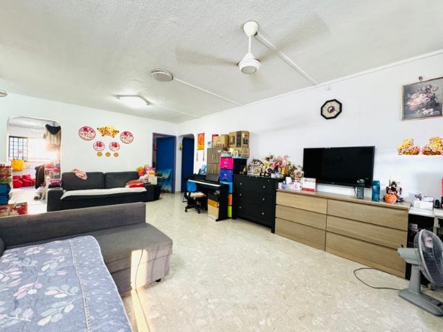 927 Tampines Street 91 HDB Apartment For Sale, $620,000, 3 Bed 2 Bath 1,097 sqft $565.00 psf