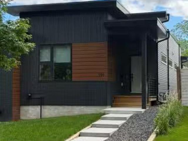 929 9 Street South, Lethbridge, AB, T1J 2M1 house for lease.