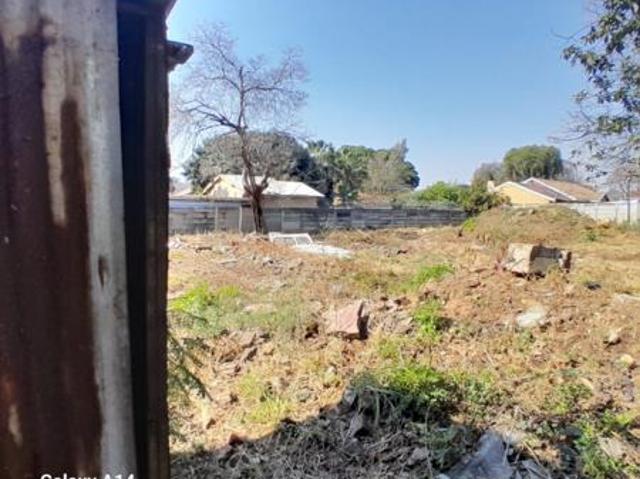 929 m² Land available in Oos Einde
