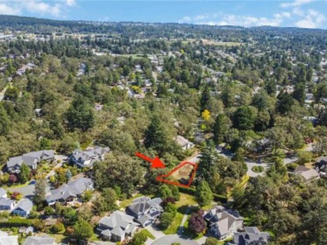 929 Woodhall Lane, Saanich, BC, V8X 3L7 vacant land for sale | Listing ID 1033 | Royal LePage