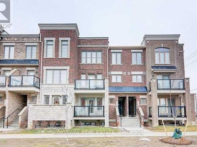 92 100 Parrotta Drive, Toronto, ON, M9M 0G1 townhouse for lease | Listing ID W13485 | Royal LePage