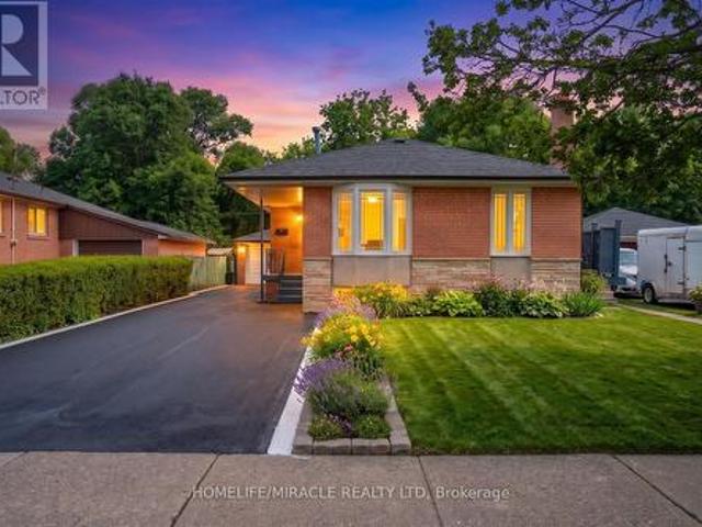 92 Taysham Crescent, Toronto, ON, M9V 1X3 house for sale | Listing ID W13107 | Royal LePage