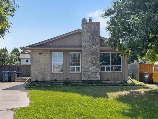 92 Blackwater Bay, Winnipeg, MB, R2N 1M6 house for sale | Listing ID 202620 | Royal LePage