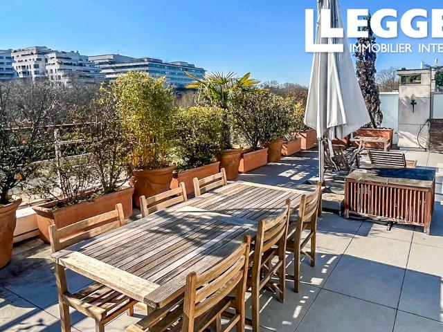 92 Levallois / Exceptionnelle maison en bord de Seine, 8 pièces, Terrasse, jardin et balcons, 4 parking fermés