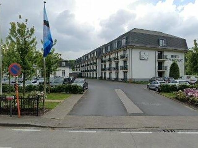92 m2 office space for rent in Oostkamp