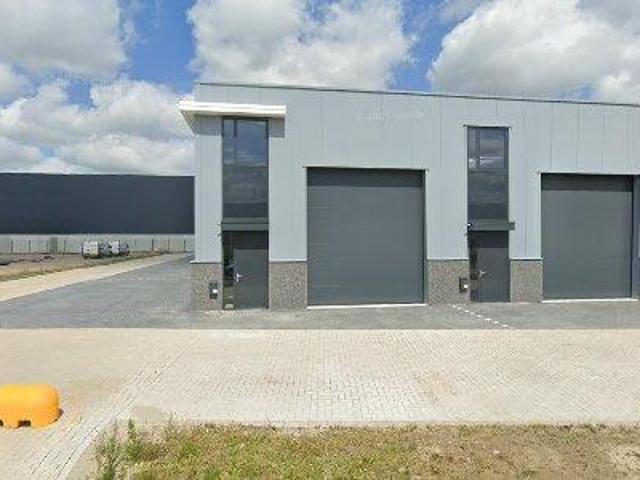 92 m2 office space for rent in Tholen