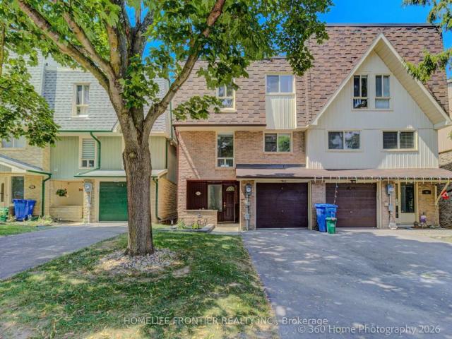 92 Poplar Crescent W, Aurora | 4Beds/3Bath, Townhouse, $779,700 | Condos. Ca