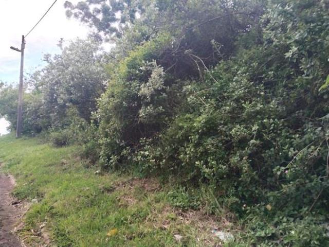 930 m² Land available in La Mercy