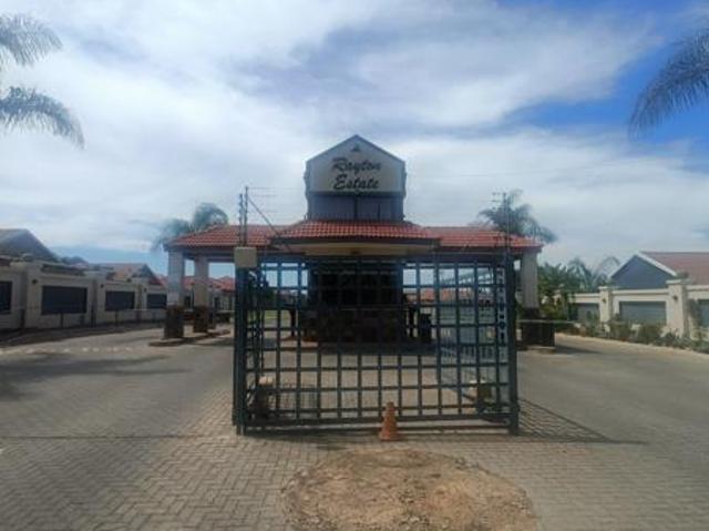 930 m² Land available in Rayton
