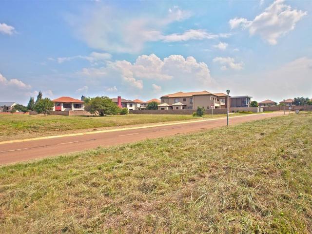 930 m² Land available in Silverwoods Country Estate