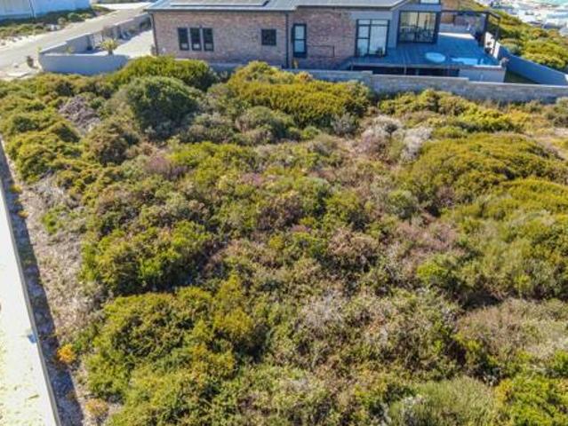 931 m² Land available in Pearl Bay