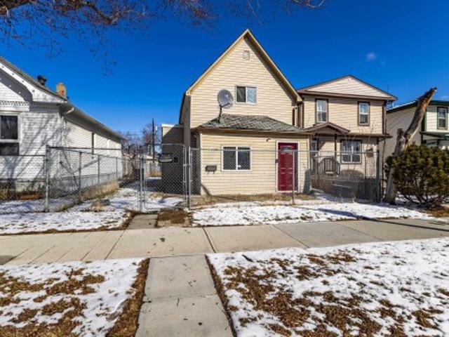 9328 A Avenue, Edmonton, AB, T5H 0S7 house for sale | Listing ID E4483 | Royal LePage