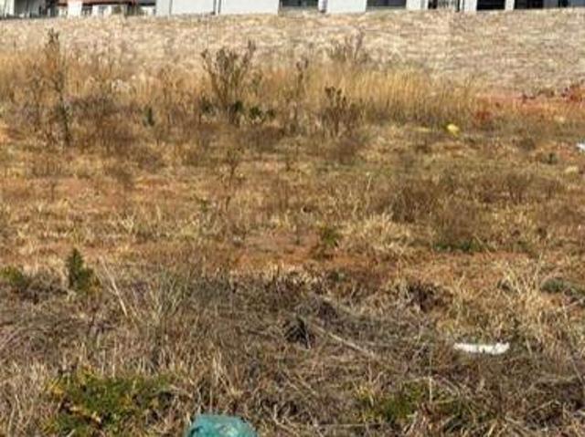 933 m² Land available in Aerorand