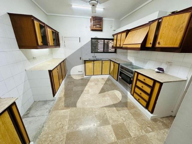 933 Square Yard Corner House F 8