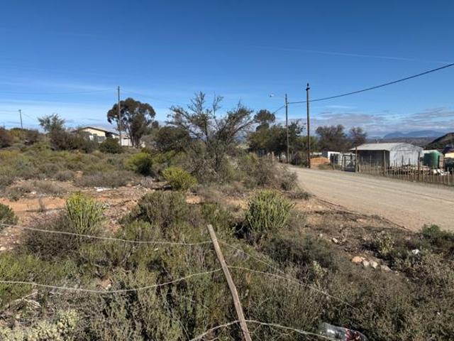 935 m² Land available in Ladismith