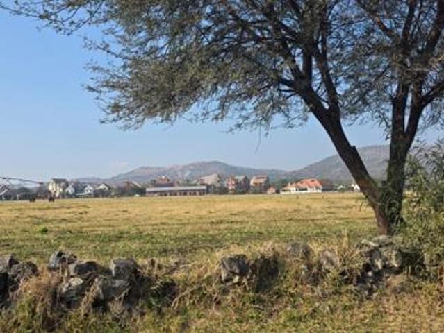 935 m² Land available in Meerhof