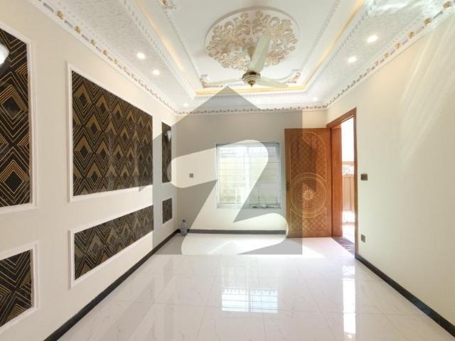 935 Sq. Yd 7 Bedrooms House Available F 8/3
