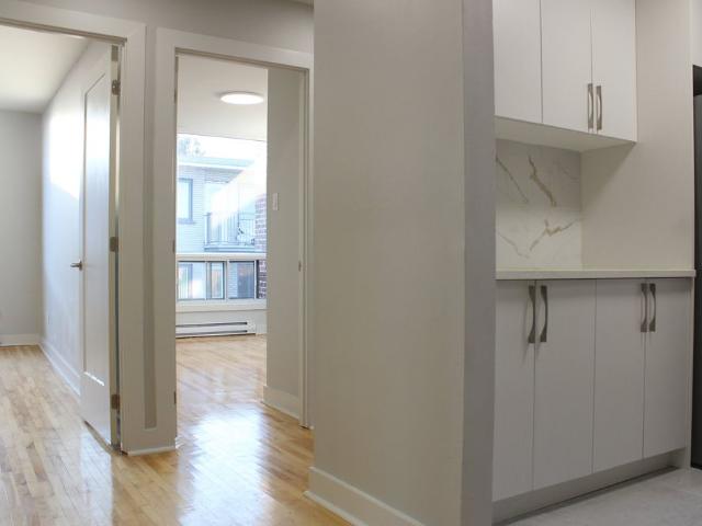 9360 Rue Centrale #104