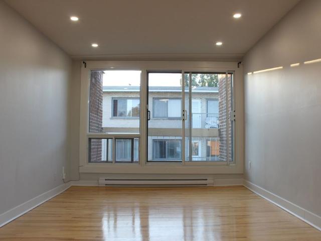 9360 Rue Centrale #107