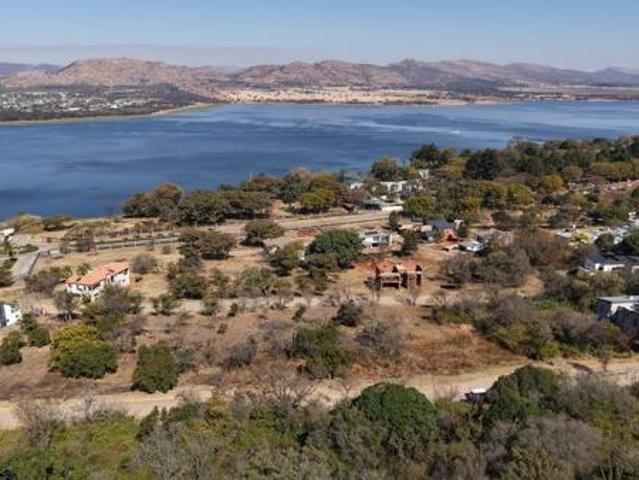 936 m² Land available in Kosmos