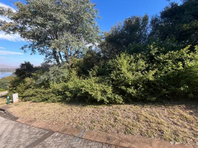 936 m² Land available in Kosmos
