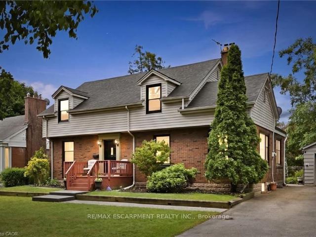 938 CLOVERLEAF Drive, Burlington | 3Beds/3Bath, House, $1,420,000 | Condos. Ca