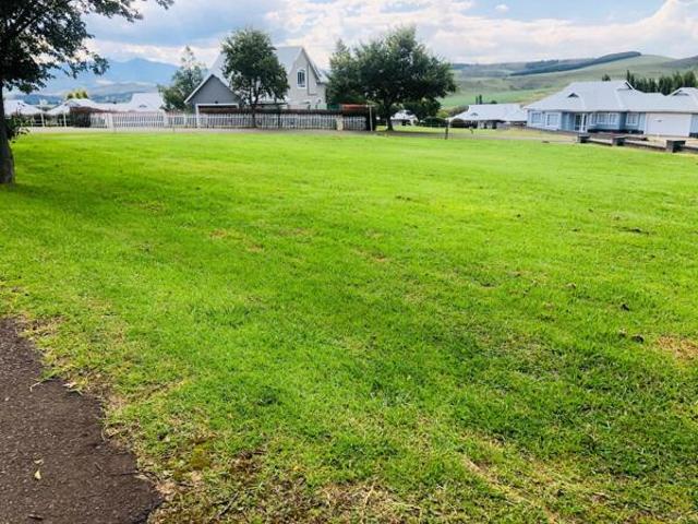 939 m² Land available in Underberg