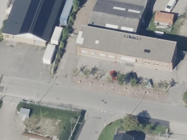 97 m² erhvervsejerlejlighed med fleksibel indretning i veletableret erhvervsområde. Fælles kælderrum og parkeringspladser