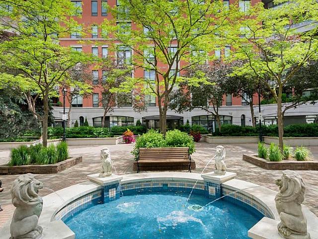 941 Sqft Suite w/ 2 Bedrooms & Parking/locker