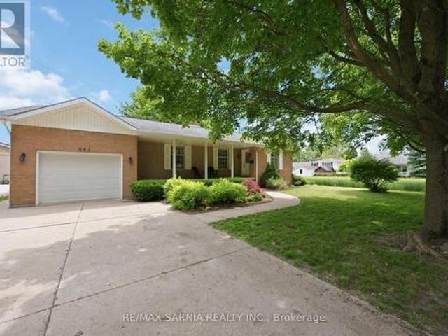 941 Wilson Street, Chatham Kent Dresden, ON, N0P 1M0 house for sale | Listing ID X13413 | Royal LePage