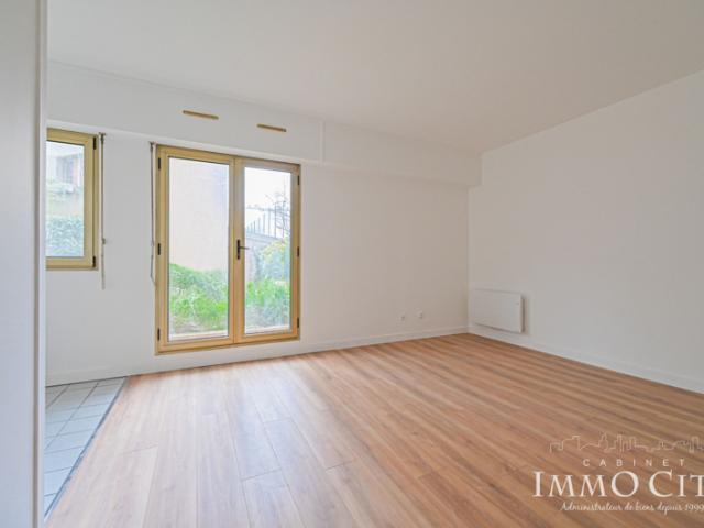 94300 VINCENNES / RUE DE LA LIBERTE STUDIO AVEC JARDIN