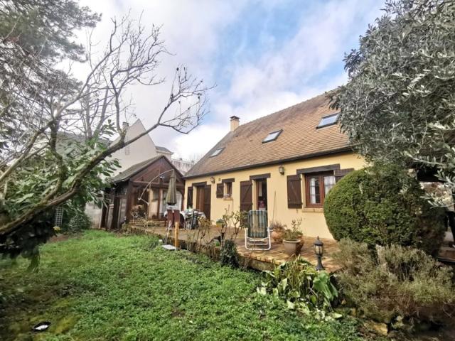 94400 VITRY MAISON 7 PIECES 129.85 M² SUR UN TERRAIN DE 500 M², UN JARDIN DE 400 M², UNE CAVE ET UN GARAGE