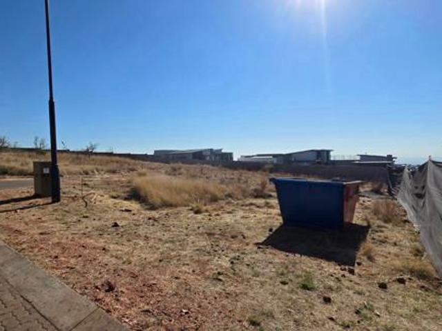 944 m² Land available in Cashan