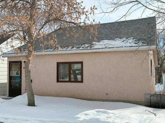 945 Stadacona St W Moose Jaw