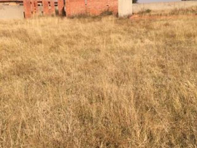 946 m² Land available in Naudeville