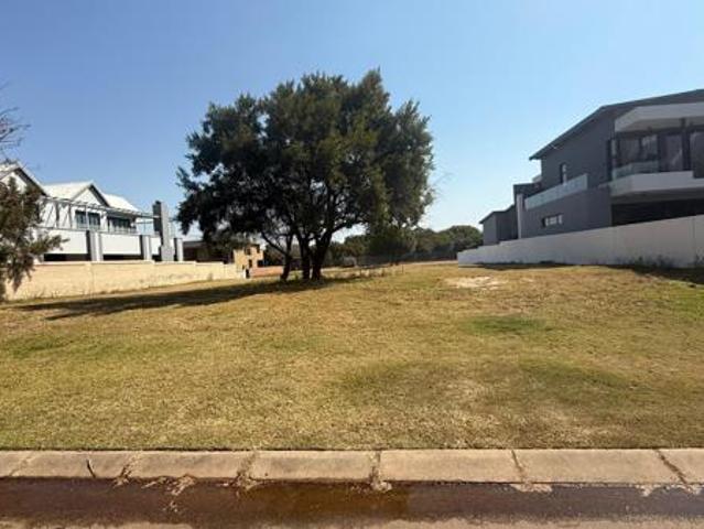 947 m² Land available in The Island Estates