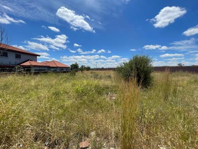 948 m² Land available in Serala View