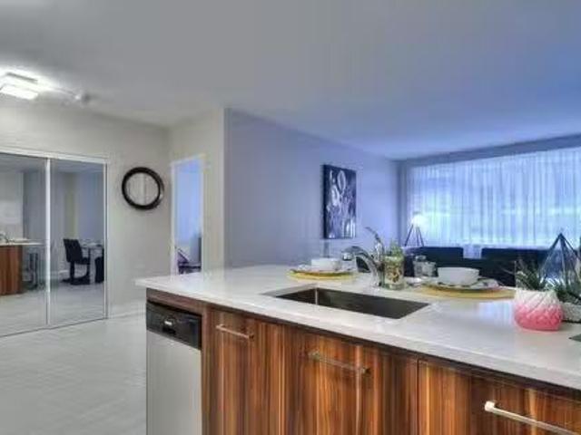 94 2070 Boul. De Maisonneuve O. Montréal Ville Marie, QC, H3.