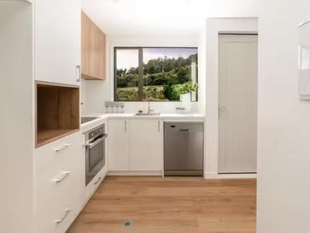 94 Ara Paiwhenua, Tawa, Wellington City