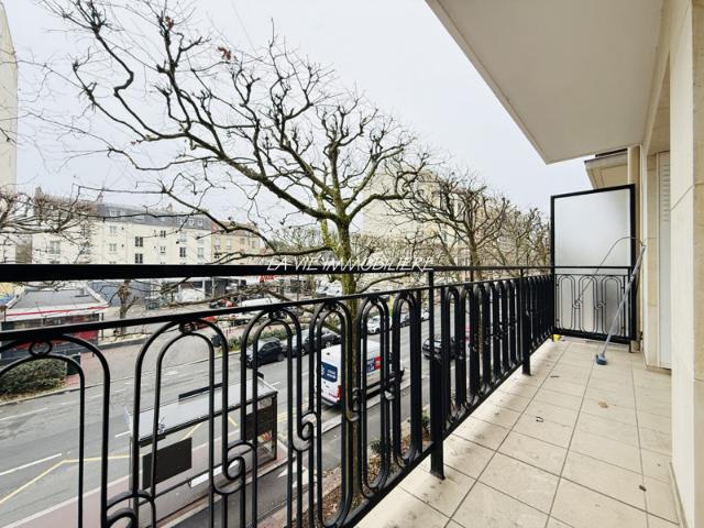 94 CHARENTON Liberté. 3 Pièces + Balcon. rue de Paris. Exclusi