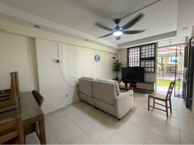94 Commonwealth Drive HDB Apartment For Rent, $2,800, 2 Bed 1 Bath 645 sqft $4.34 psf